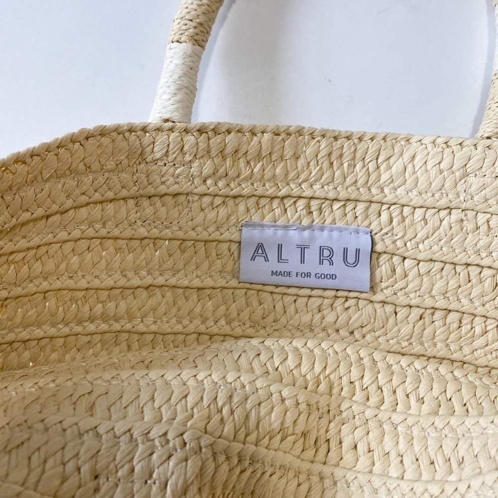 Altru straw tote with tassels - Picture 4 of 9